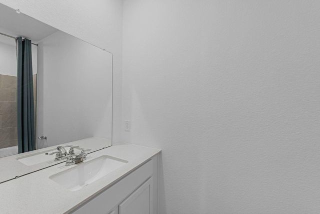 12 Robin Court, Angleton, TX 77515