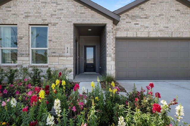 12 Robin Court, Angleton, TX 77515