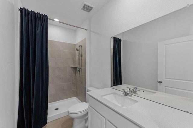 12 Robin Court, Angleton, TX 77515