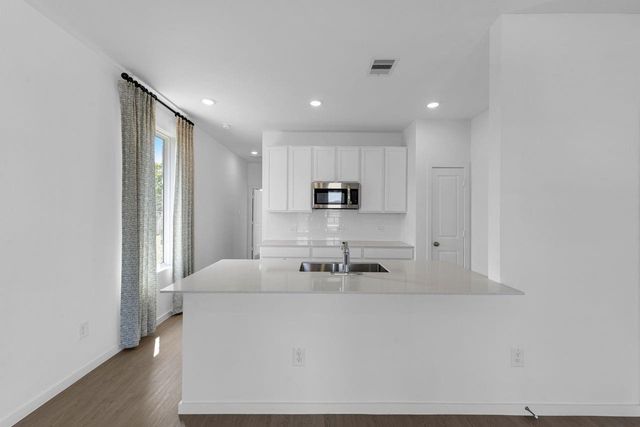 12 Robin Court, Angleton, TX 77515