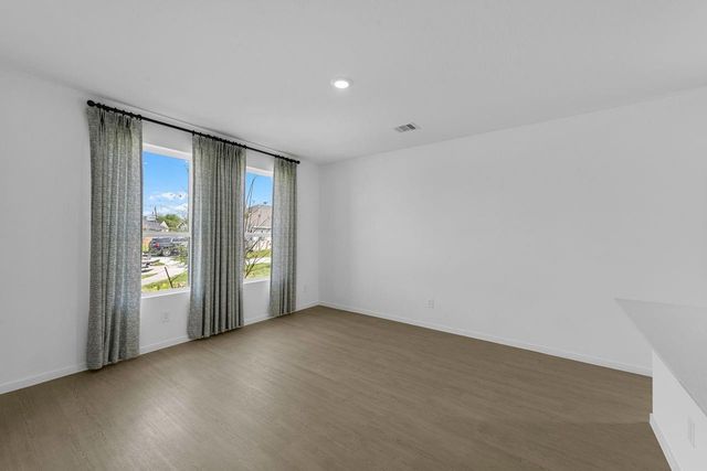 12 Robin Court, Angleton, TX 77515