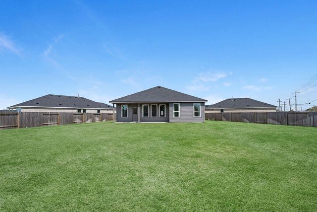 12 Robin Court, Angleton, TX 77515