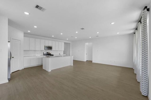 12 Robin Court, Angleton, TX 77515