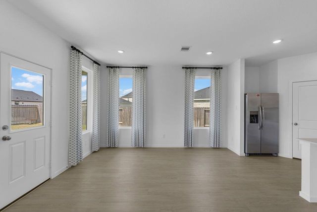 12 Robin Court, Angleton, TX 77515