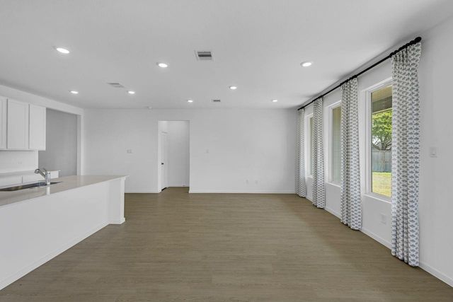 12 Robin Court, Angleton, TX 77515