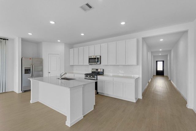 12 Robin Court, Angleton, TX 77515