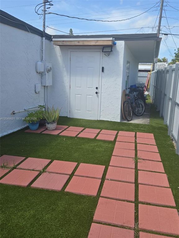 20601 SW 116th Rd B, Miami, FL 33189