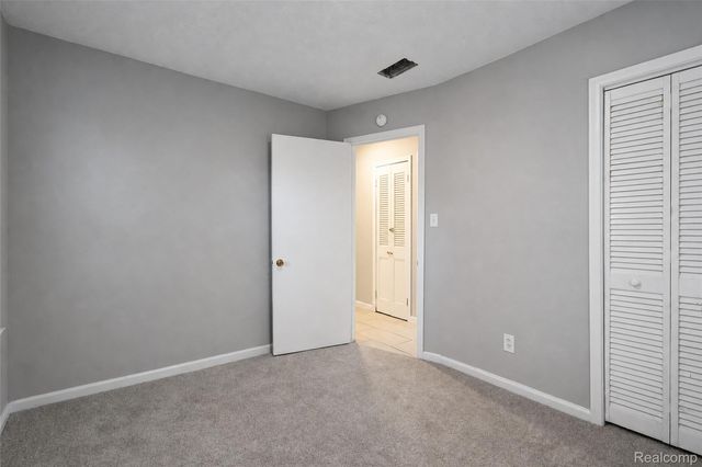712 E Lincoln Avenue, Madison Heights, MI 48071