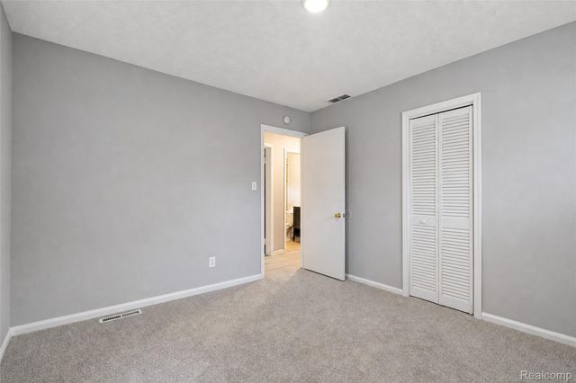 712 E Lincoln Avenue, Madison Heights, MI 48071