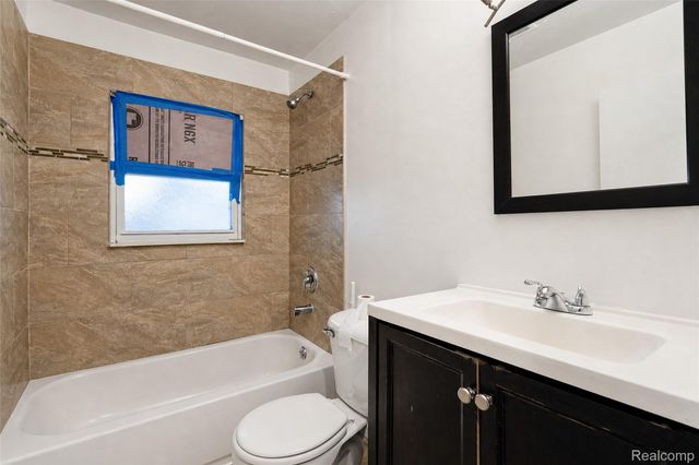 712 E Lincoln Avenue, Madison Heights, MI 48071