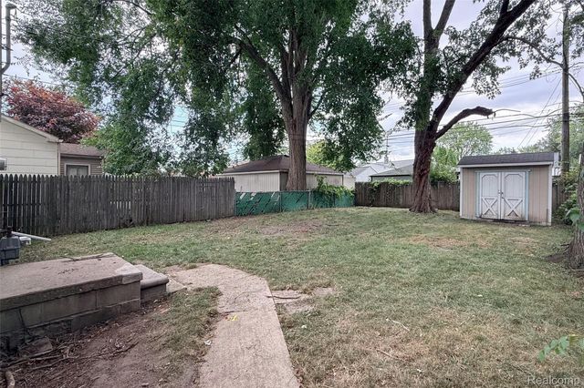 712 E Lincoln Avenue, Madison Heights, MI 48071
