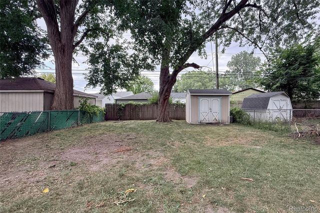 712 E Lincoln Avenue, Madison Heights, MI 48071
