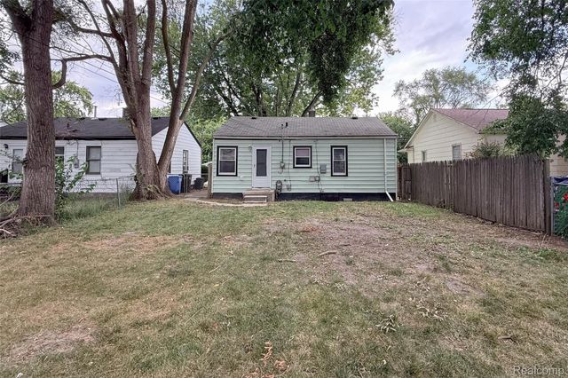 712 E Lincoln Avenue, Madison Heights, MI 48071