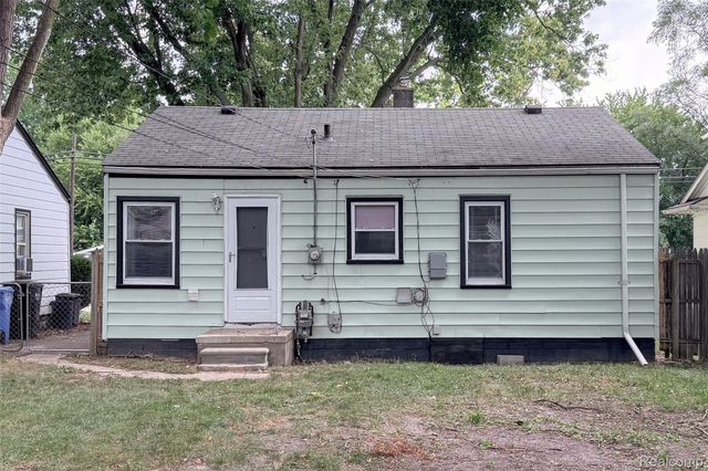 712 E Lincoln Avenue, Madison Heights, MI 48071