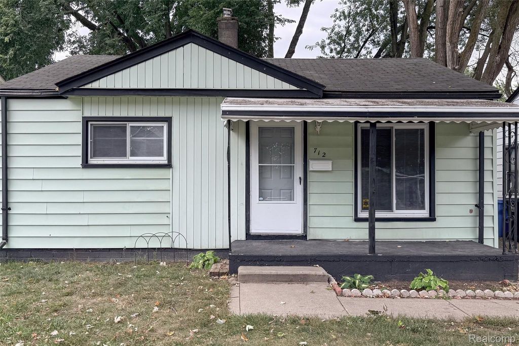 712 E Lincoln Avenue, Madison Heights, MI 48071