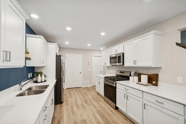 8856 Meadowcrest Drive NE, Monticello, MN 55328