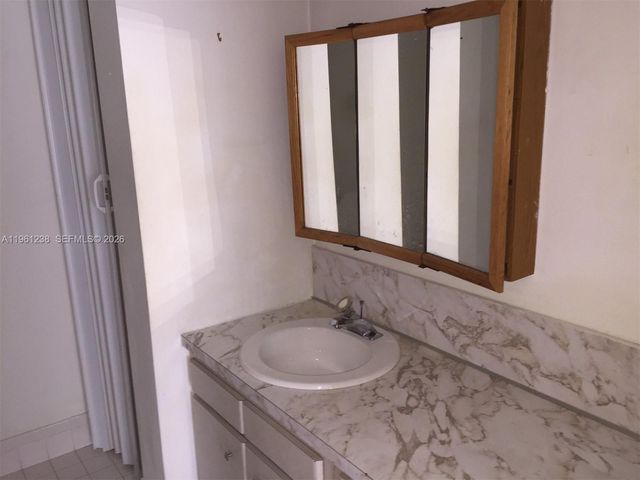 10762 N Kendall Dr I-9, Miami, FL 33176