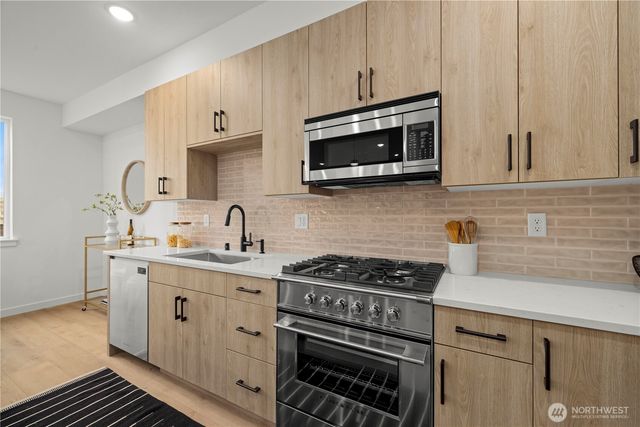 6538 D Latona Avenue NE, Seattle, WA 98115