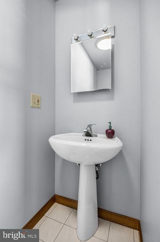 32 QUAIL DR, Beverly, NJ 08010