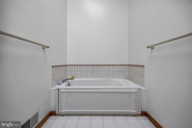 32 QUAIL DR, Beverly, NJ 08010