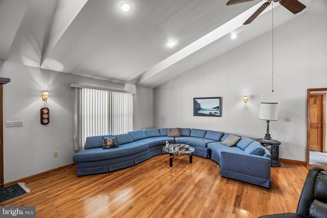 32 QUAIL DR, Beverly, NJ 08010