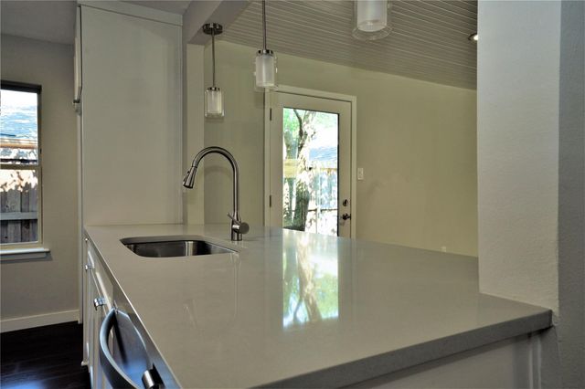 2435 Hillsboro Avenue, Dallas, TX 75228