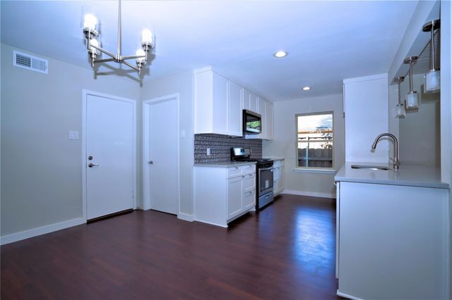 2435 Hillsboro Avenue, Dallas, TX 75228