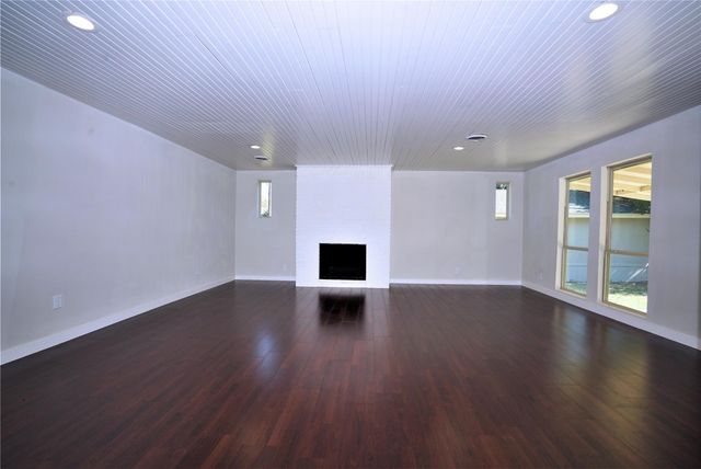 2435 Hillsboro Avenue, Dallas, TX 75228