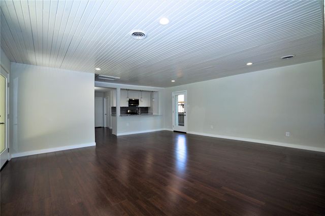 2435 Hillsboro Avenue, Dallas, TX 75228