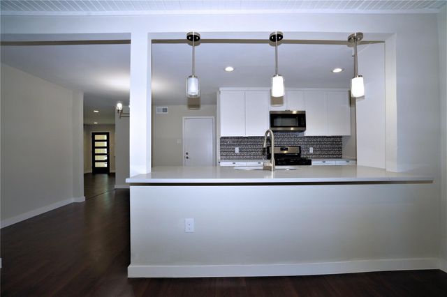 2435 Hillsboro Avenue, Dallas, TX 75228