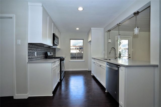 2435 Hillsboro Avenue, Dallas, TX 75228