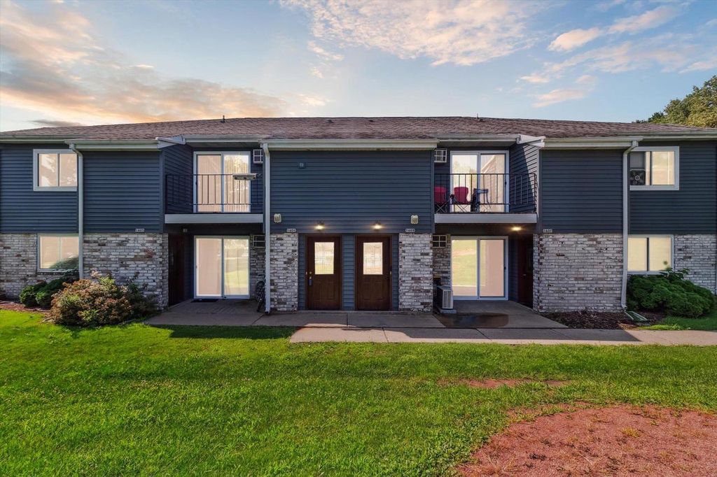 1406 Whispering Pines Way, Fitchburg, WI 53713