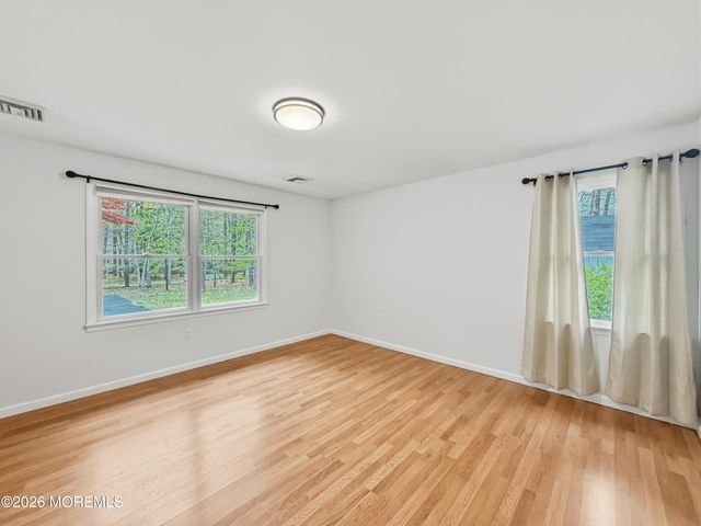 379 E Bird Village Road, Jackson, NJ 08527