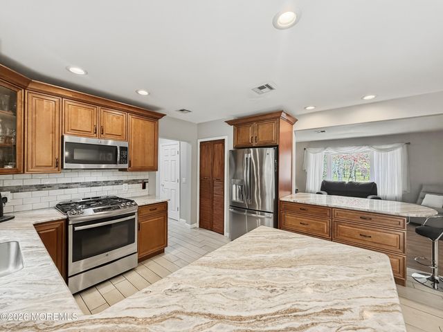 379 E Bird Village Road, Jackson, NJ 08527