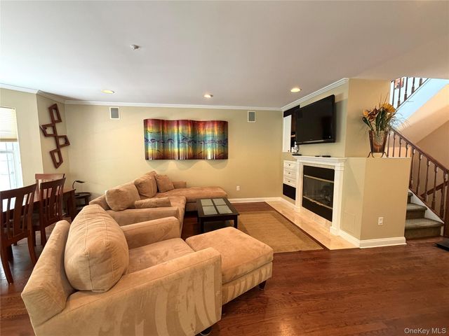 121 Winding Ridge Road, White Plains, NY 10603