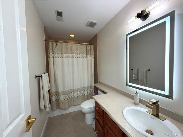 121 Winding Ridge Road, White Plains, NY 10603