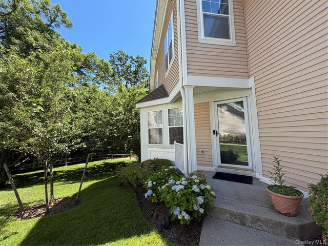 121 Winding Ridge Road, White Plains, NY 10603