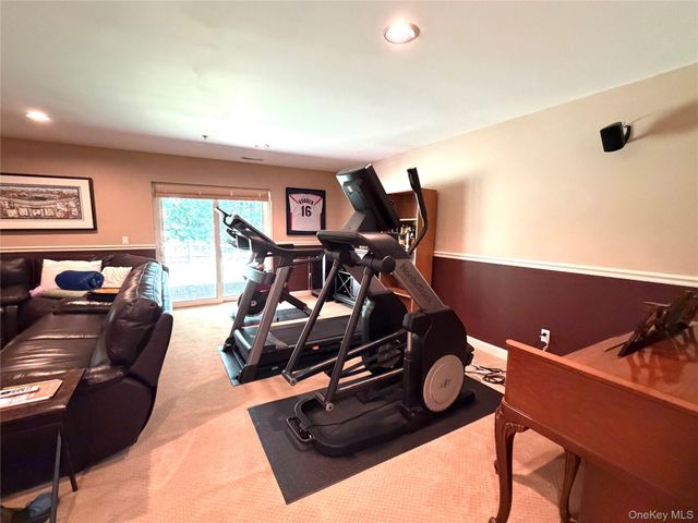 121 Winding Ridge Road, White Plains, NY 10603