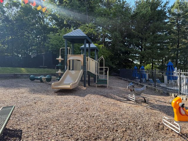 121 Winding Ridge Road, White Plains, NY 10603