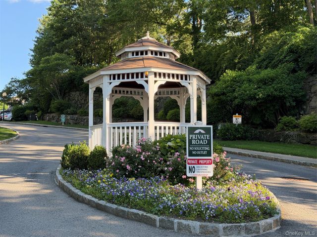 121 Winding Ridge Road, White Plains, NY 10603