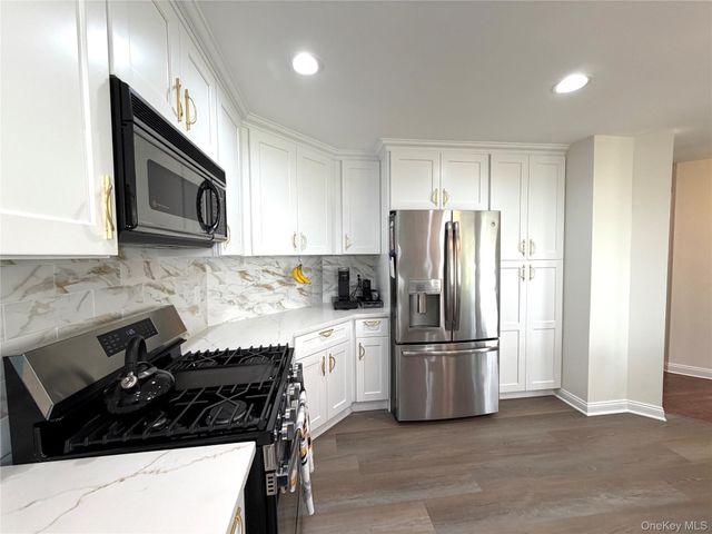 121 Winding Ridge Road, White Plains, NY 10603