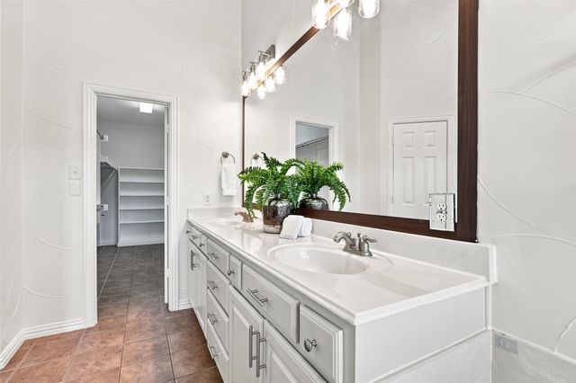 1324 Cog Hill Drive, Fort Worth, TX 76120