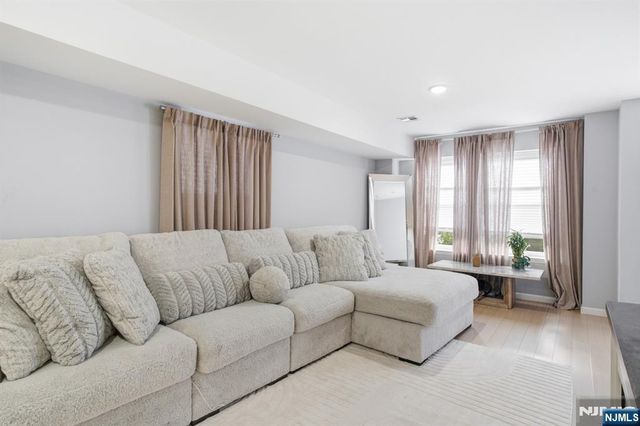 49 N 5th Street, Newark, NJ 07107