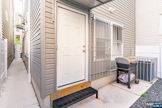 49 N 5th Street, Newark, NJ 07107