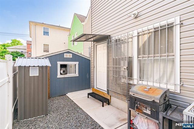 49 N 5th Street, Newark, NJ 07107