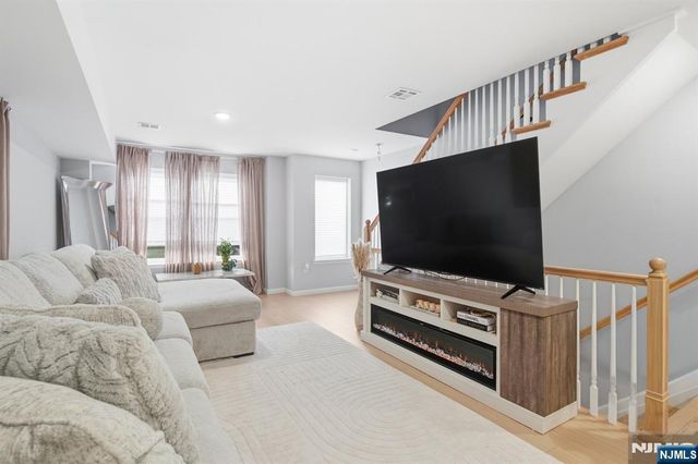 49 N 5th Street, Newark, NJ 07107