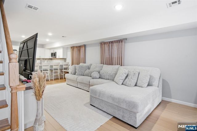 49 N 5th Street, Newark, NJ 07107