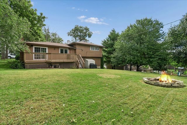16 Woody Way, Oakwood Hills, IL 60013