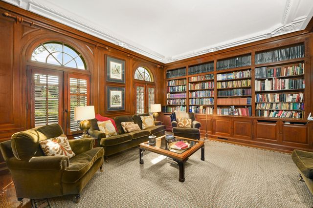 2400 Pillsbury Avenue S, Minneapolis, MN 55404