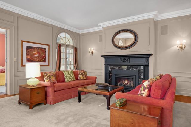 2400 Pillsbury Avenue S, Minneapolis, MN 55404